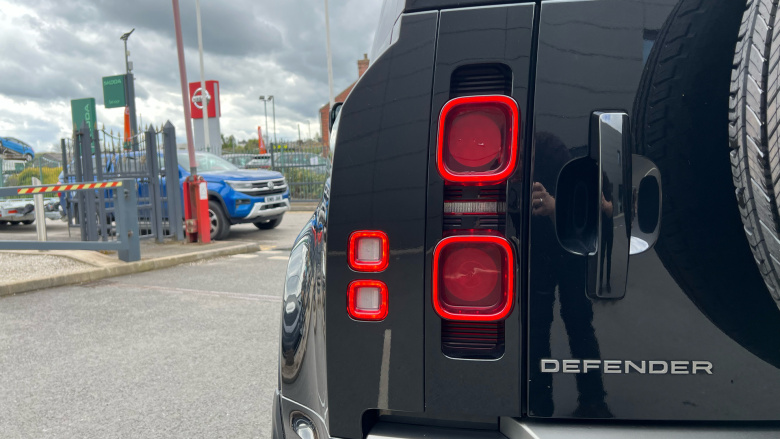 Land Rover Defender 2.0 P300 X-Dynamic SE 90 3dr Auto Petrol Estate